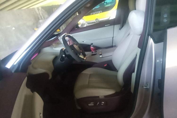Used Xiaomi Auto YU7 2025 Ultra-Long Range High-Performance All-Wheel-Drive Max Edition Left Front Seat