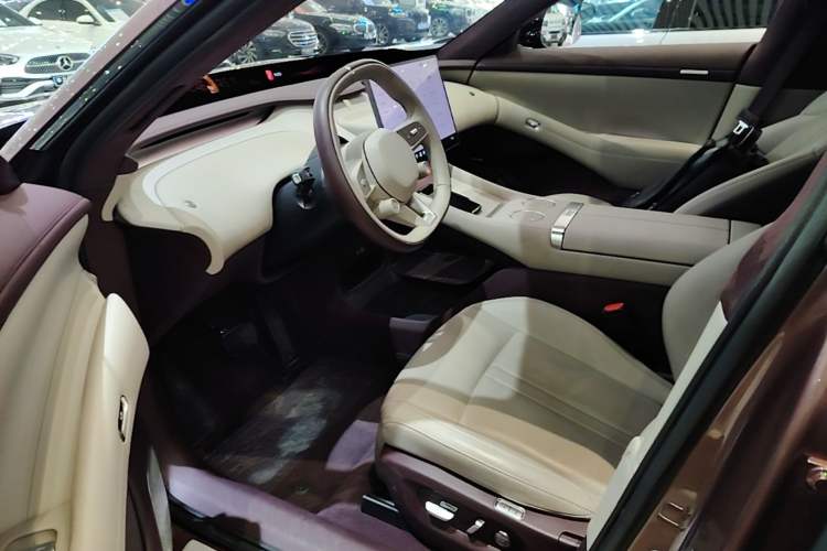 Used Xiaomi Auto YU7 2025 Ultra-Long Range High-Performance All-Wheel-Drive Max Edition Left Front Seat