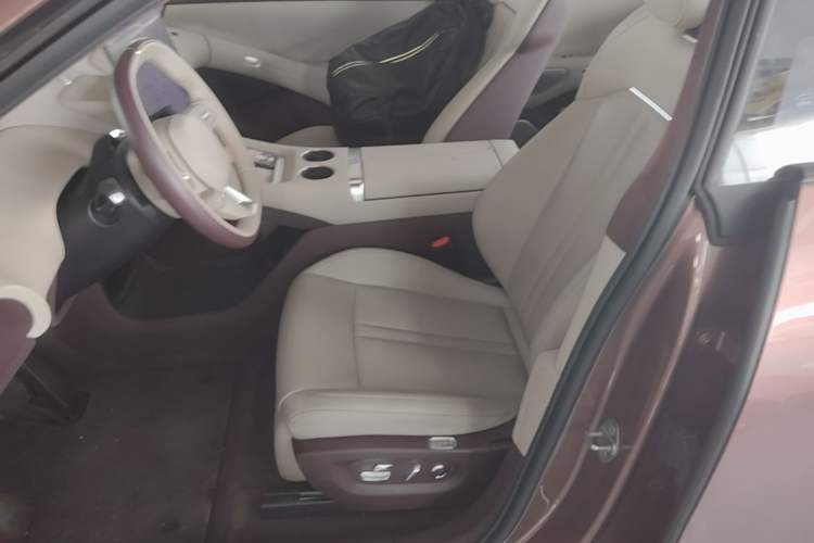Used Xiaomi Auto YU7 2025 Ultra-Long Range High-Performance All-Wheel-Drive Max Edition Left Front Seat