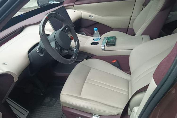 Used Xiaomi Auto YU7 2025 Ultra-Long Range High-Performance All-Wheel-Drive Max Edition Left Front Seat