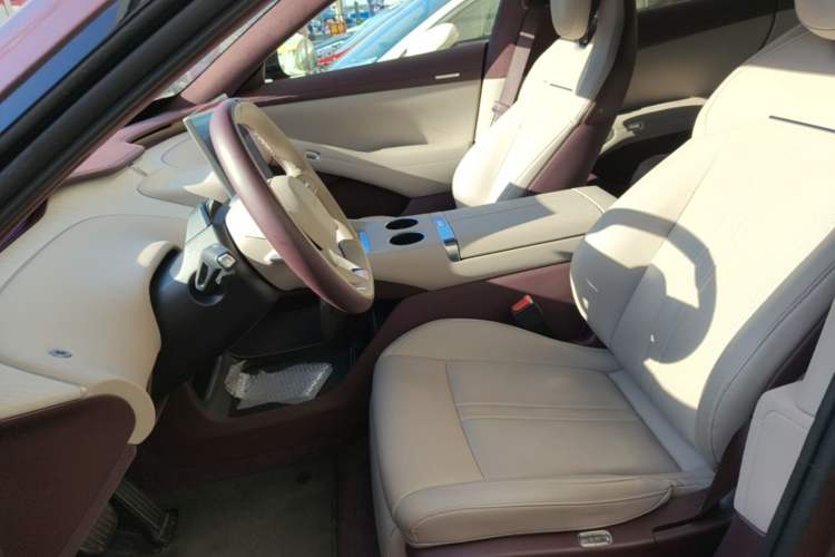 Used Xiaomi Auto YU7 2025 Ultra-Long Range High-Performance All-Wheel-Drive Max Edition Left Front Seat