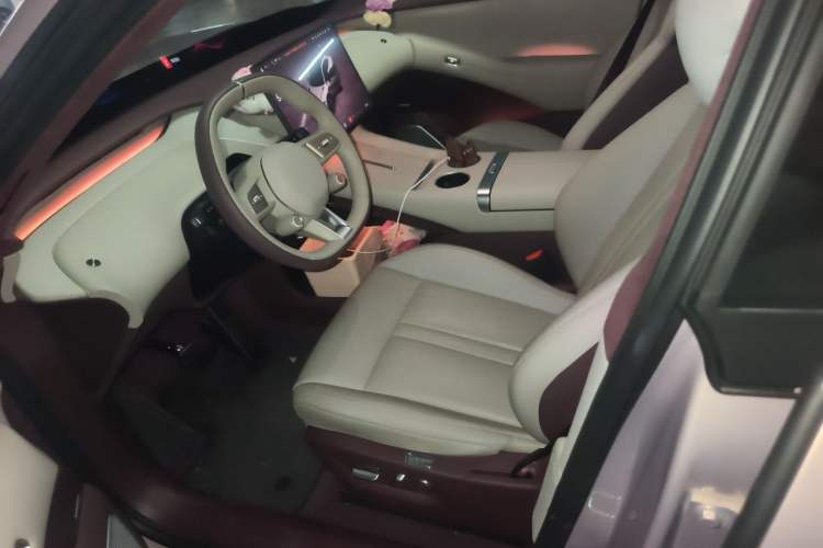 Used Xiaomi Auto YU7 2025 Ultra-Long Range High-Performance All-Wheel-Drive Max Edition Left Front Seat