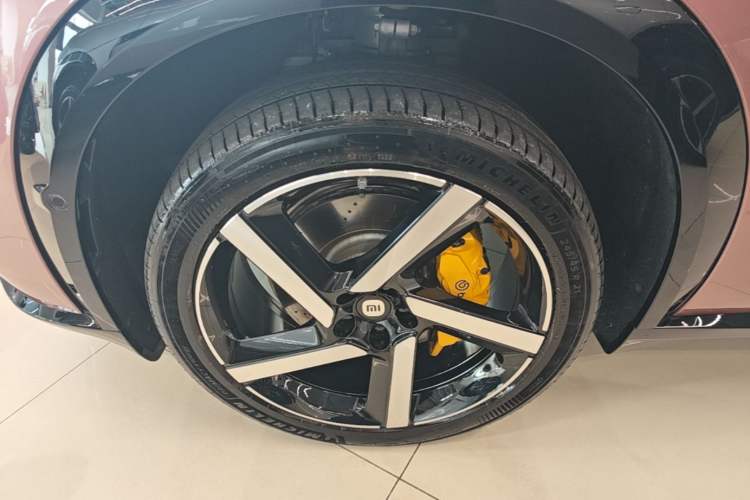 Used Xiaomi Auto YU7 2025 Ultra-Long Range High-Performance All-Wheel-Drive Max Edition Left Front Wheel Hub