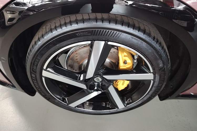 Used Xiaomi Auto YU7 2025 Ultra-Long Range High-Performance All-Wheel-Drive Max Edition Left Front Wheel Hub
