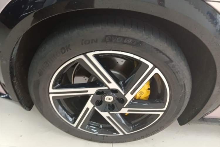 Used Xiaomi Auto YU7 2025 Ultra-Long Range High-Performance All-Wheel-Drive Max Edition Left Front Wheel Hub