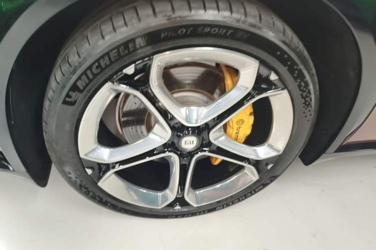 Used Xiaomi Auto YU7 2025 Ultra-Long Range High-Performance All-Wheel-Drive Max Edition Left Front Wheel Hub