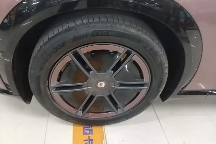 Used Xiaomi Auto YU7 2025 Ultra-Long Range All-Wheel Drive Pro Version Left Front Wheel Hub