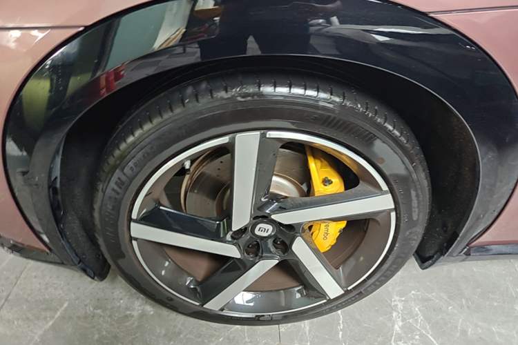 Used Xiaomi Auto YU7 2025 Ultra-Long Range High-Performance All-Wheel-Drive Max Edition Left Front Wheel Hub