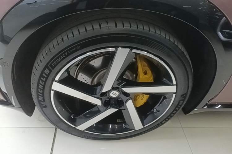 Used Xiaomi Auto YU7 2025 Ultra-Long Range High-Performance All-Wheel-Drive Max Edition Left Front Wheel Hub