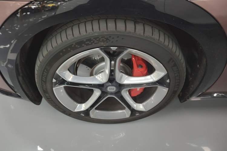 Used Xiaomi Auto YU7 2025 Ultra-Long Range High-Performance All-Wheel-Drive Max Edition Left Front Wheel Hub