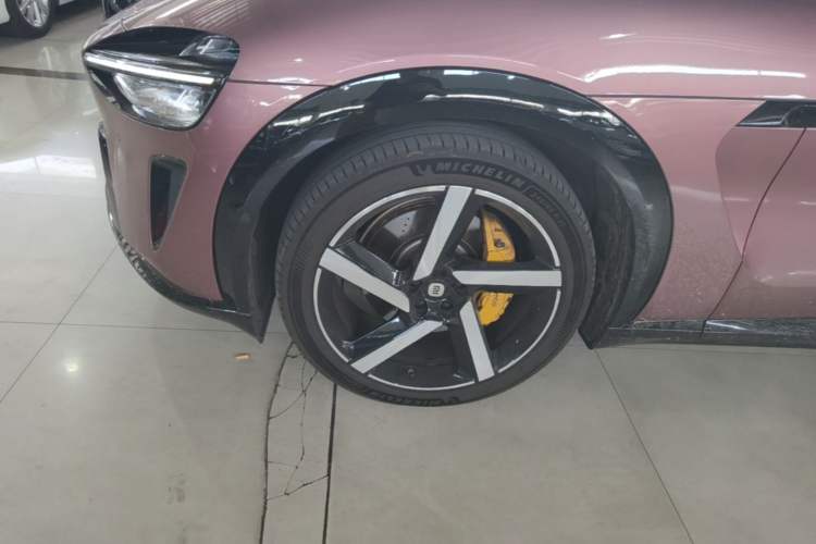 Used Xiaomi Auto YU7 2025 Ultra-Long Range High-Performance All-Wheel-Drive Max Edition Left Front Wheel Hub