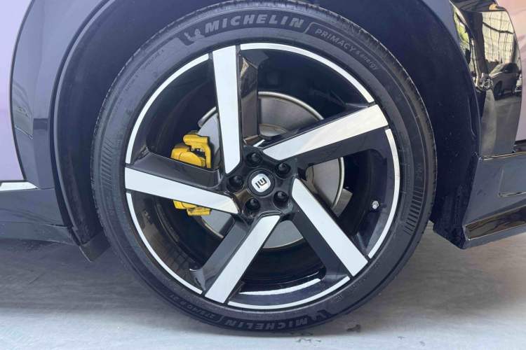 Used Xiaomi Auto YU7 2025 Ultra-Long Range Rear-Wheel Drive Version Left Front Wheel Hub