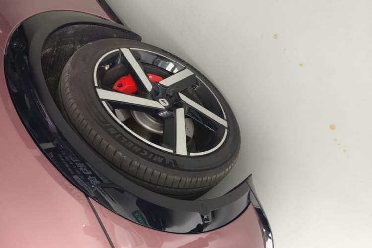 Used Xiaomi Auto YU7 2025 Ultra-Long Range High-Performance All-Wheel-Drive Max Edition Left Front Wheel Hub