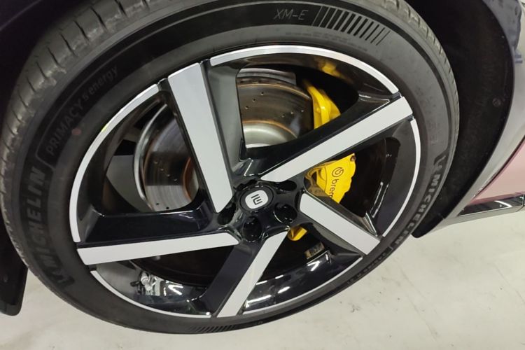 Used Xiaomi Auto YU7 2025 Ultra-Long Range High-Performance All-Wheel-Drive Max Edition Left Front Wheel Hub