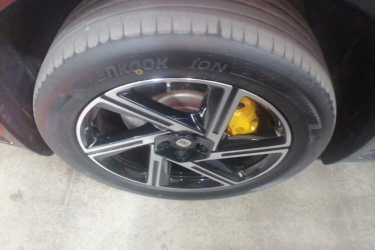 Used Xiaomi Auto YU7 2025 Ultra-Long Range High-Performance All-Wheel-Drive Max Edition Left Front Wheel Hub