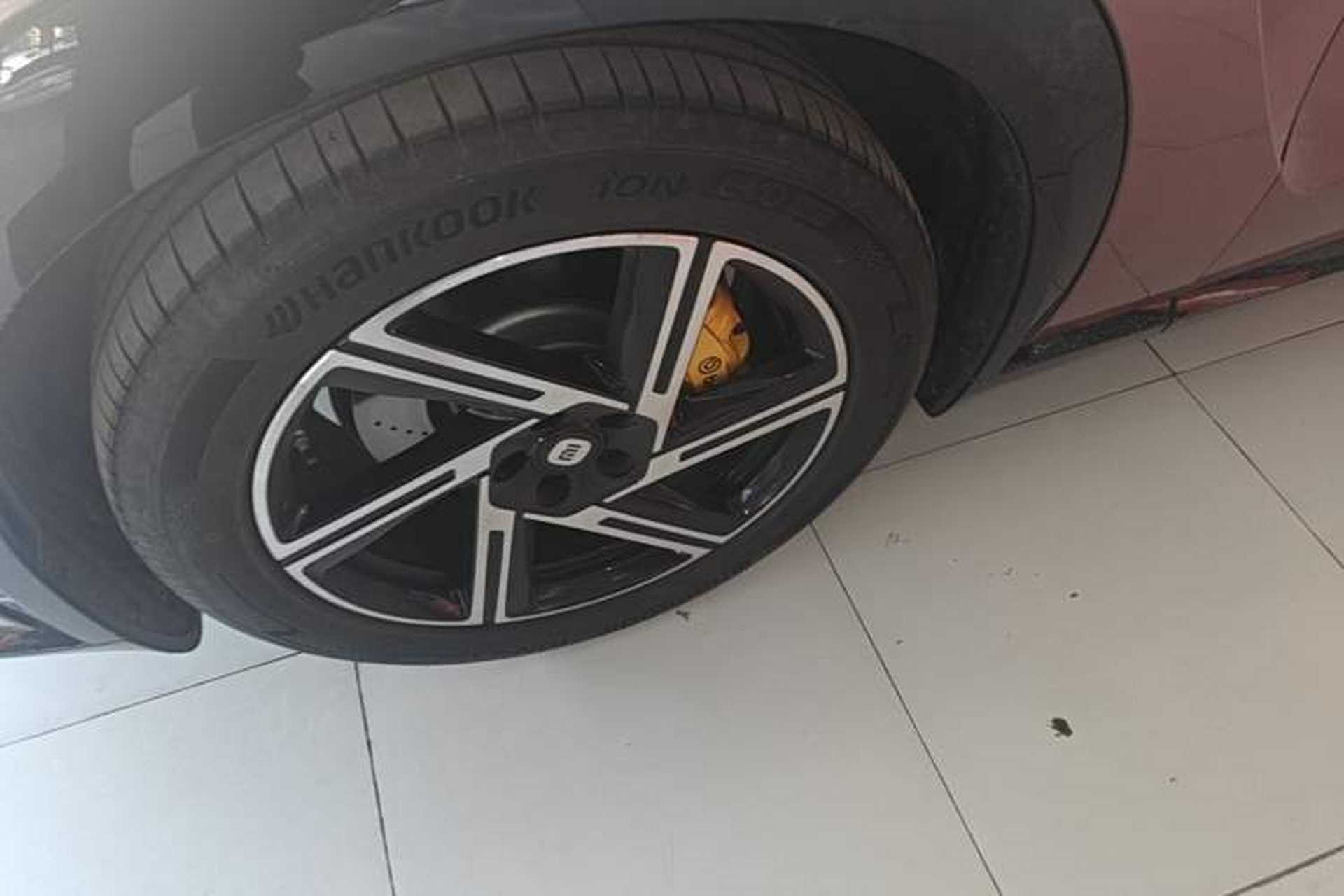 Used Xiaomi Auto YU7 2025 Ultra-Long Range High-Performance All-Wheel-Drive Max Edition Left Front Wheel Hub