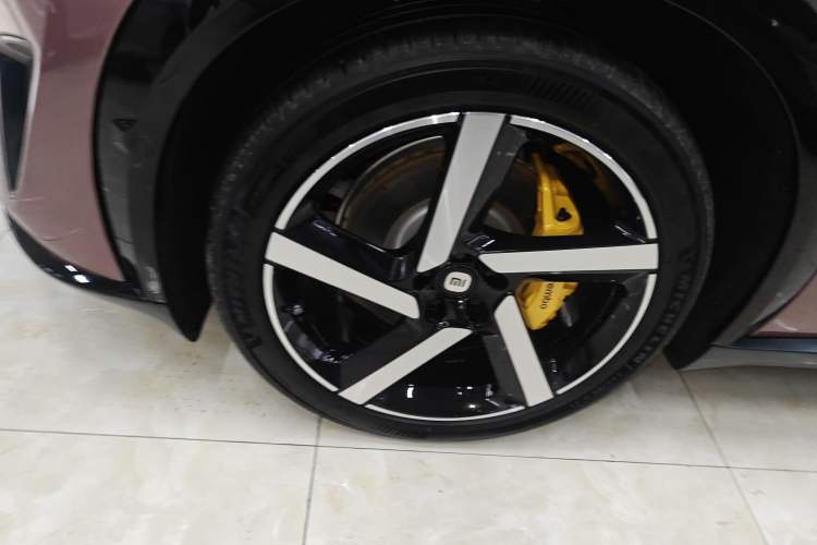 Used Xiaomi Auto YU7 2025 Ultra-Long Range High-Performance All-Wheel-Drive Max Edition Left Front Wheel Hub