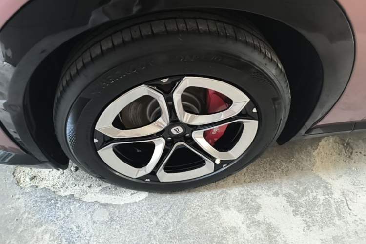 Used Xiaomi Auto YU7 2025 Ultra-Long Range All-Wheel Drive Pro Version Left Front Wheel Hub