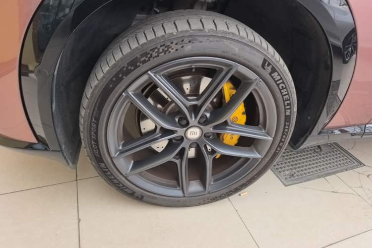 Used Xiaomi Auto YU7 2025 Ultra-Long Range High-Performance All-Wheel-Drive Max Edition Left Front Wheel Hub