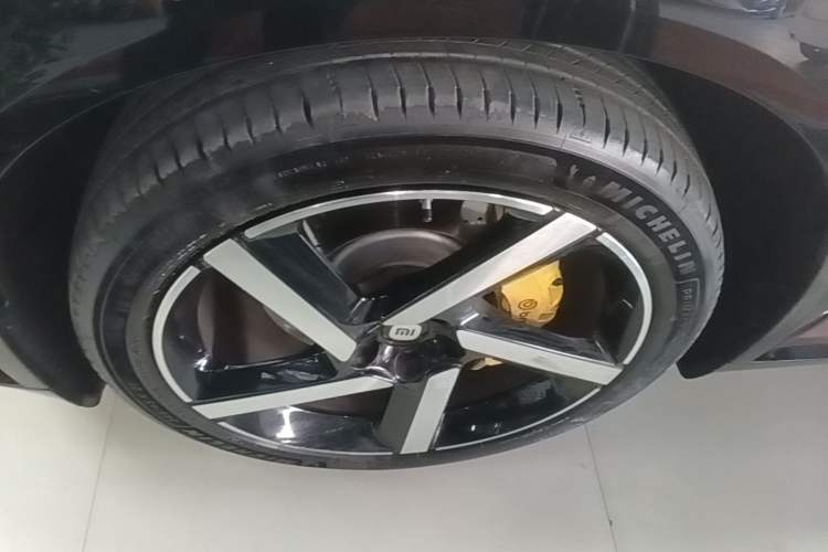 Used Xiaomi Auto YU7 2025 Ultra-Long Range High-Performance All-Wheel-Drive Max Edition Left Front Wheel Hub