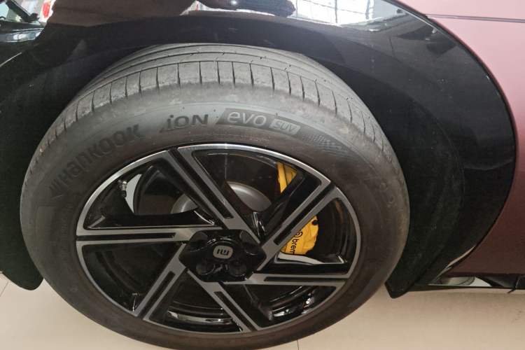 Used Xiaomi Auto YU7 2025 Ultra-Long Range High-Performance All-Wheel-Drive Max Edition Left Front Wheel Hub