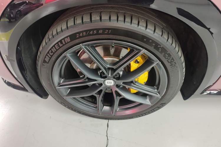 Used Xiaomi Auto YU7 2025 Ultra-Long Range High-Performance All-Wheel-Drive Max Edition Left Front Wheel Hub
