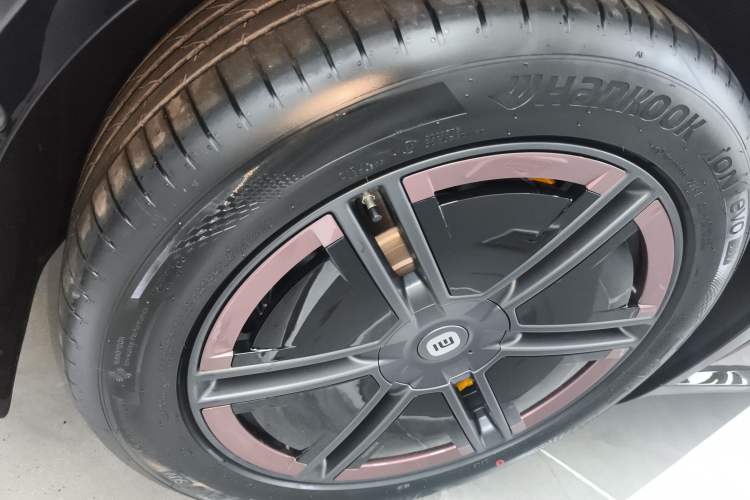 Used Xiaomi Auto YU7 2025 Ultra-Long Range Rear-Wheel Drive Version Left Front Wheel Hub