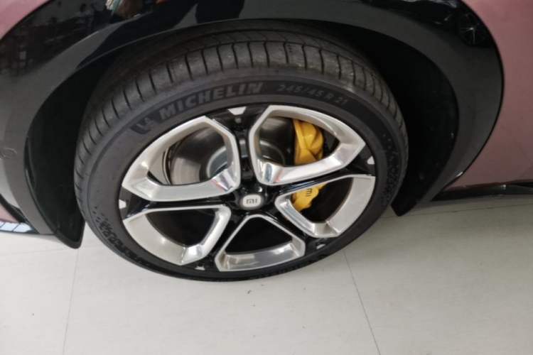 Used Xiaomi Auto YU7 2025 Ultra-Long Range All-Wheel Drive Pro Version Left Front Wheel Hub