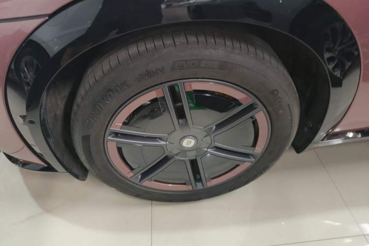 Used Xiaomi Auto YU7 2025 Ultra-Long Range High-Performance All-Wheel-Drive Max Edition Left Front Wheel Hub