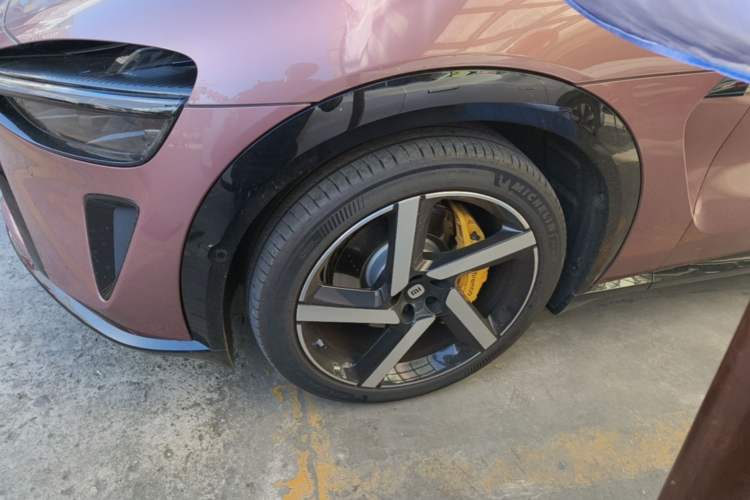 Used Xiaomi Auto YU7 2025 Ultra-Long Range High-Performance All-Wheel-Drive Max Edition Left Front Wheel Hub