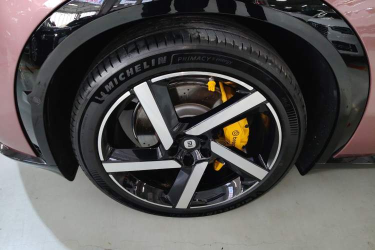 Used Xiaomi Auto YU7 2025 Ultra-Long Range High-Performance All-Wheel-Drive Max Edition Left Front Wheel Hub