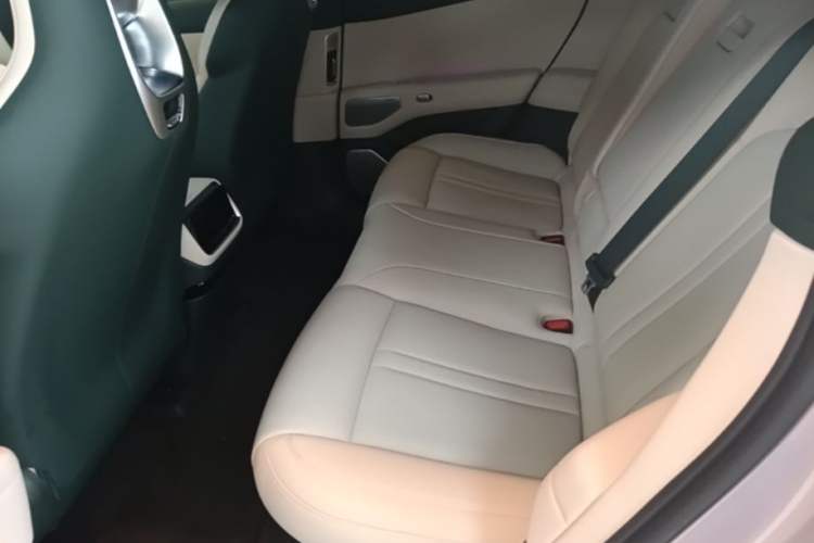Used Xiaomi Auto YU7 2025 Ultra-Long Range High-Performance All-Wheel-Drive Max Edition Left Rear Seat