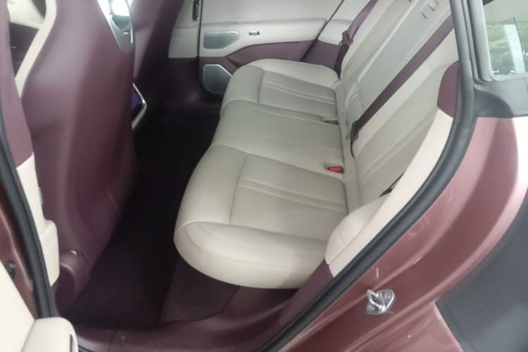 Used Xiaomi Auto YU7 2025 Ultra-Long Range High-Performance All-Wheel-Drive Max Edition Left Rear Seat