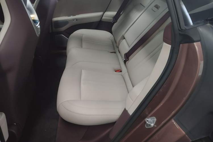 Used Xiaomi Auto YU7 2025 Ultra-Long Range High-Performance All-Wheel-Drive Max Edition Left Rear Seat