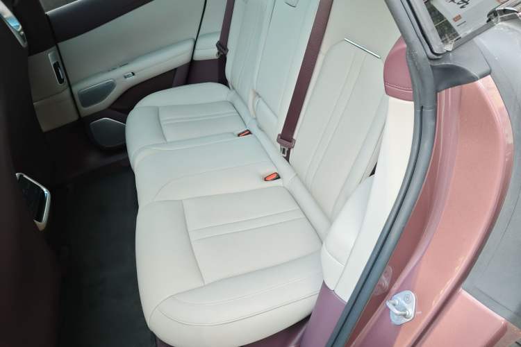 Used Xiaomi Auto YU7 2025 Ultra-Long Range High-Performance All-Wheel-Drive Max Edition Left Rear Seat