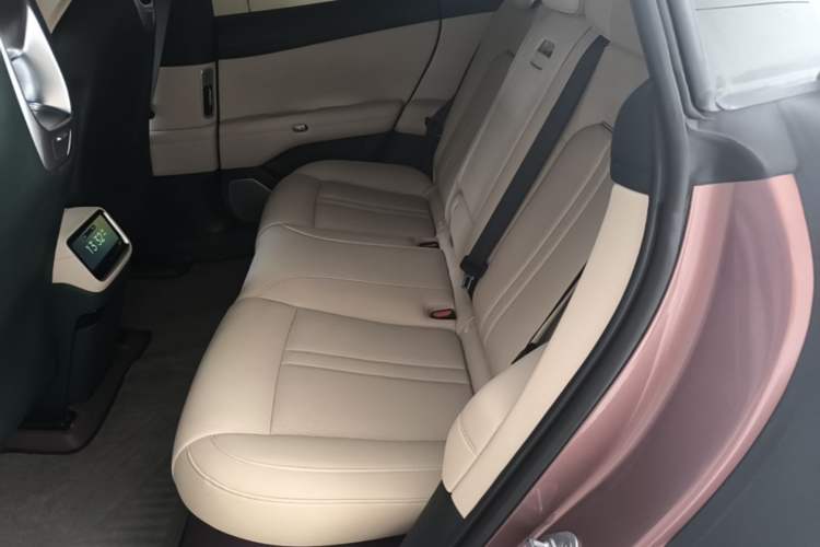 Used Xiaomi Auto YU7 2025 Ultra-Long Range All-Wheel Drive Pro Version Left Rear Seat