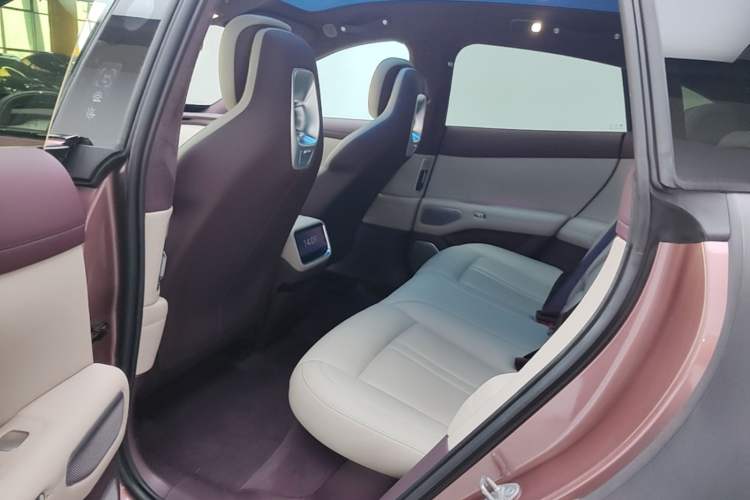 Used Xiaomi Auto YU7 2025 Ultra-Long Range High-Performance All-Wheel-Drive Max Edition Left Rear Seat