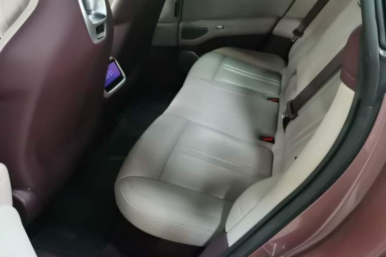Used Xiaomi Auto YU7 2025 Ultra-Long Range High-Performance All-Wheel-Drive Max Edition Left Rear Seat