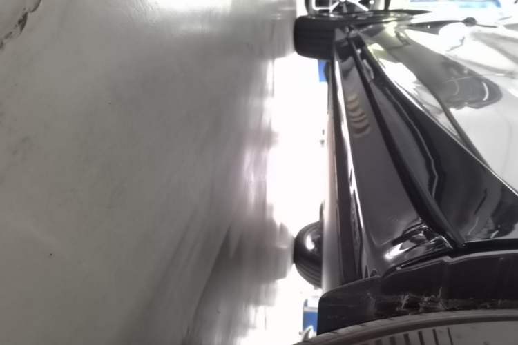 Used Xiaomi Auto YU7 2025 Ultra-Long Range High-Performance All-Wheel-Drive Max Edition Left Side Sill