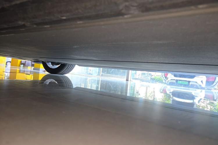 Used Xiaomi Auto YU7 2025 Ultra-Long Range Rear-Wheel Drive Version Left Side Sill
