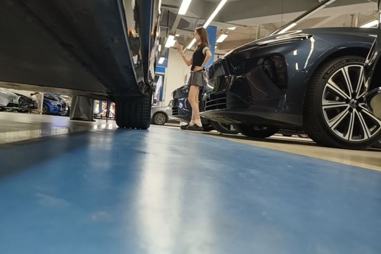 Used Xiaomi Auto YU7 2025 Ultra-Long Range High-Performance All-Wheel-Drive Max Edition Left Side Sill