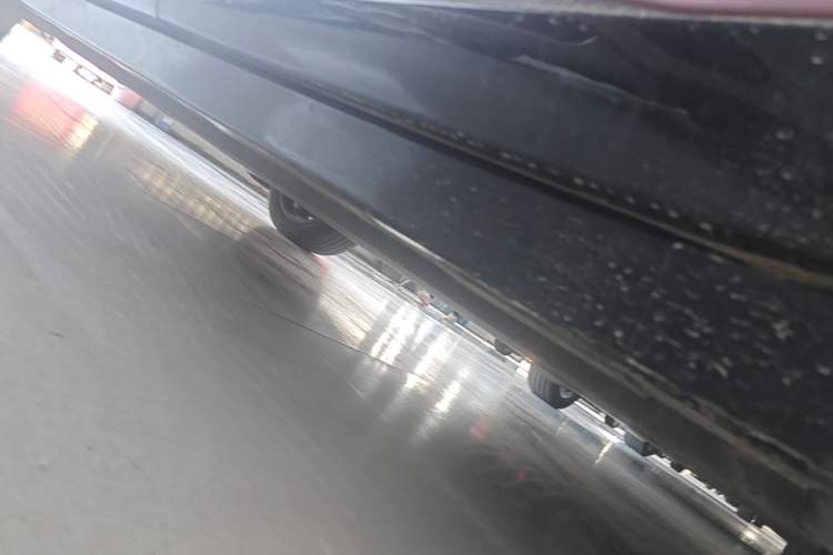 Used Xiaomi Auto YU7 2025 Ultra-Long Range High-Performance All-Wheel-Drive Max Edition Left Side Sill