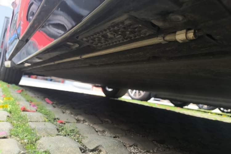 Used Xiaomi Auto YU7 2025 Ultra-Long Range All-Wheel Drive Pro Version Left Side Sill