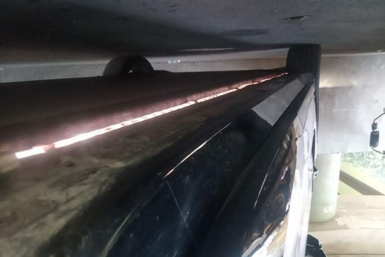 Used Xiaomi Auto YU7 2025 Ultra-Long Range High-Performance All-Wheel-Drive Max Edition Left Side Sill