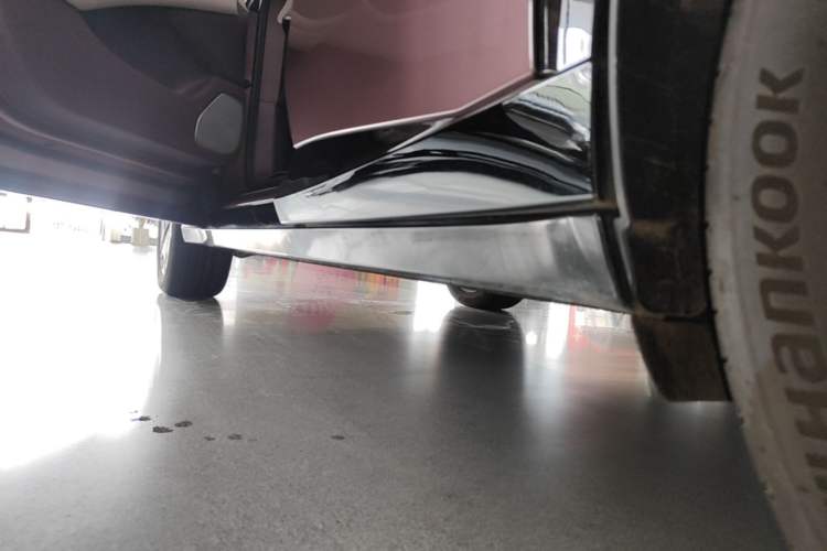 Used Xiaomi Auto YU7 2025 Ultra-Long Range All-Wheel Drive Pro Version Left Side Sill