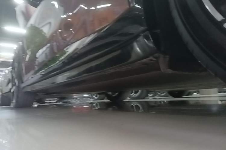 Used Xiaomi Auto YU7 2025 Ultra-Long Range High-Performance All-Wheel-Drive Max Edition Left Side Sill
