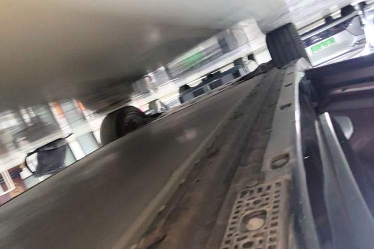 Used Xiaomi Auto YU7 2025 Ultra-Long Range High-Performance All-Wheel-Drive Max Edition Left Side Sill