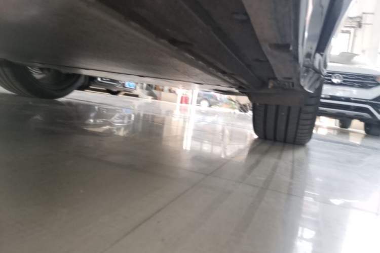 Used Xiaomi Auto YU7 2025 Ultra-Long Range All-Wheel Drive Pro Version Left Side Sill