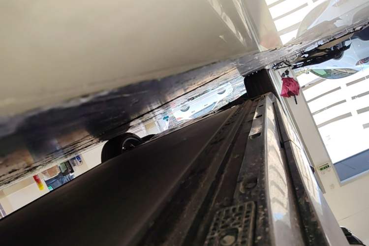 Used Xiaomi Auto YU7 2025 Ultra-Long Range High-Performance All-Wheel-Drive Max Edition Left Side Sill