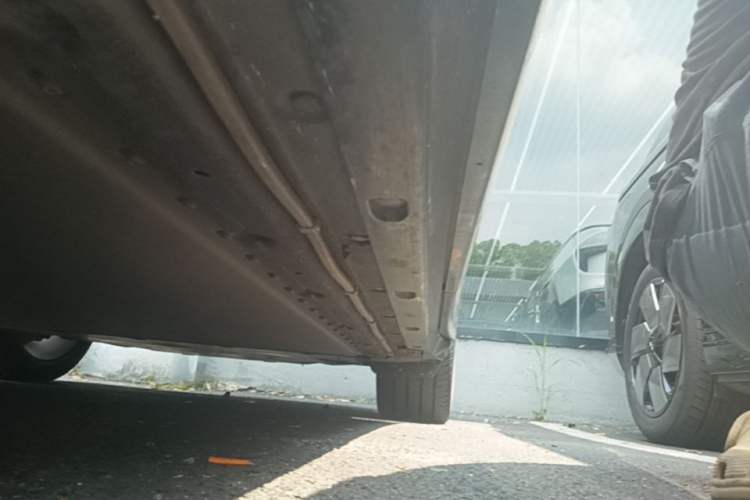 Used Xiaomi Auto YU7 2025 Ultra-Long Range High-Performance All-Wheel-Drive Max Edition Left Side Sill